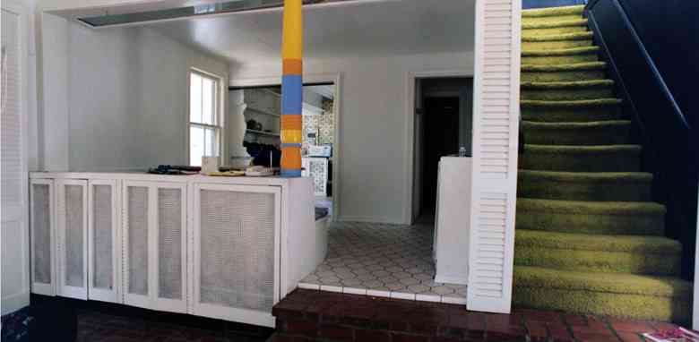 The dining room, the painted pole and the stairs.