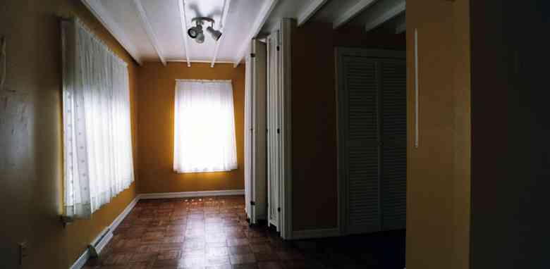 The guest room, now empty.
