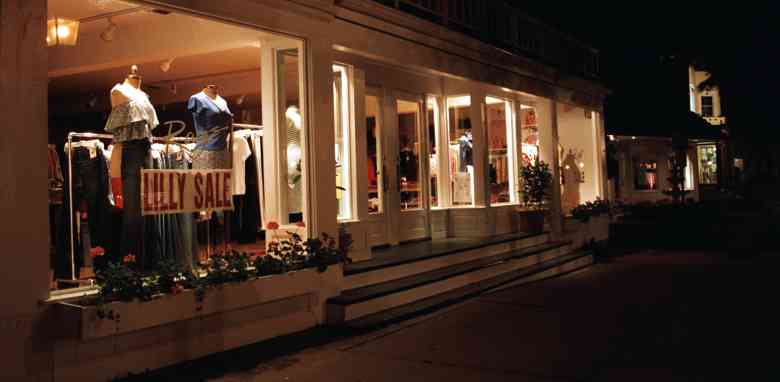 Looking up Main Street towards the Beach Bakery.